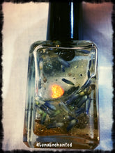 Load image into Gallery viewer, Queen Bee Oil Attract Man

